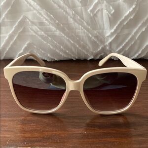 Chic Quay Cream Sunglasses